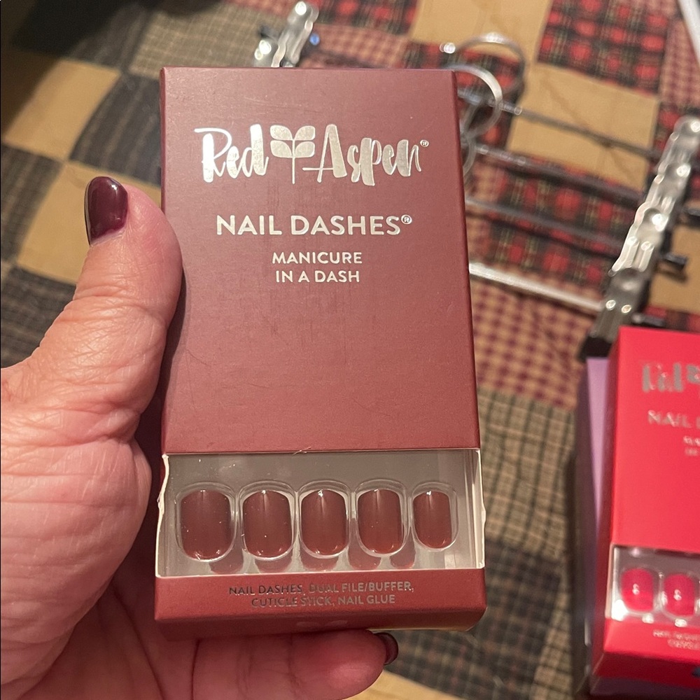 Red Aspen Burgundy Nail Dashes